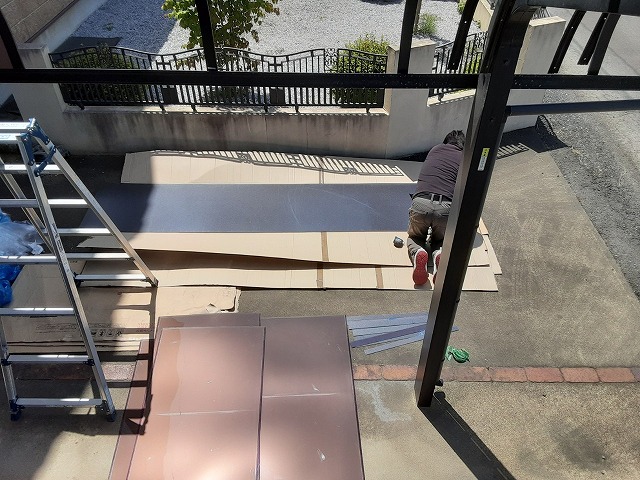 ポリカ板をサイズカット